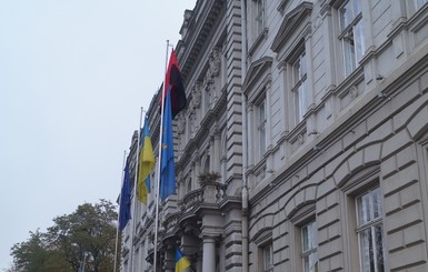 Во Львове официально решили, когда будут вывешивать красно-черный флаг