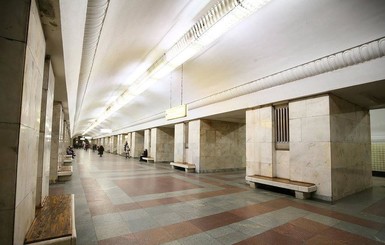 В московском метро женщина бросилась под поезд