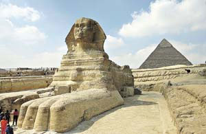 Кто построил пирамиды для египтян? 