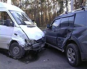 Автобус «Конти» врезался в легковое авто. 3 человека погибли. 