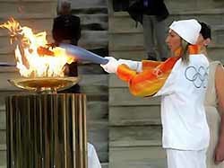 Олимпийский огонь донесли до Китая 