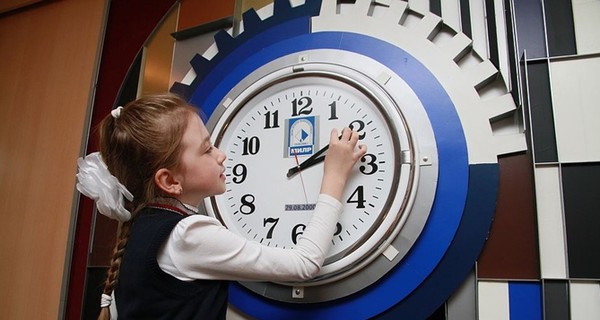 Европарламент предложил отменить ежегодный перевод часов
