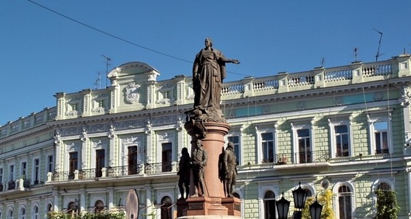 В Одессе суд отказался переносить памятник Екатерине II из центра города 