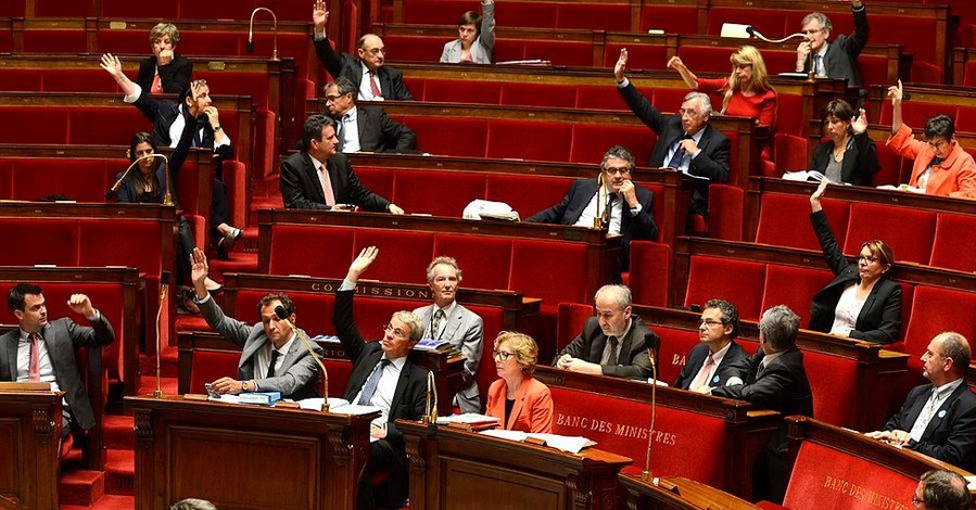 Французских депутатов будут штрафовать за прогулы