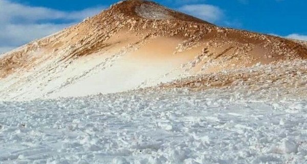 Пустыня Сахара снова оказалась засыпанной снегом