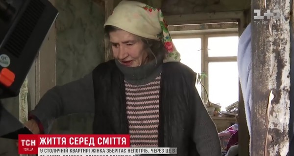 В Киеве жители многоэтажки страдают из-за соседки, коллекционирующей в квартире мусор