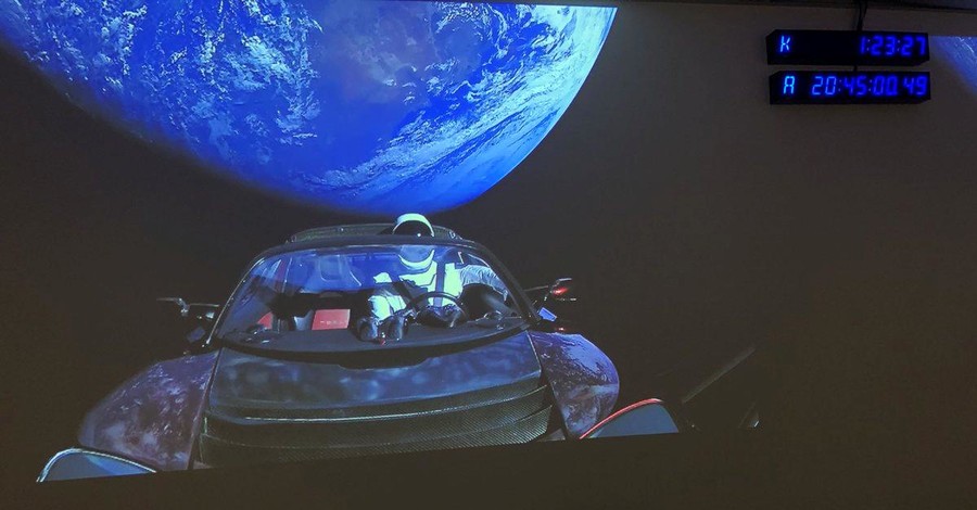 Tesla Roadster Илона Маска несется к поясу астероидов