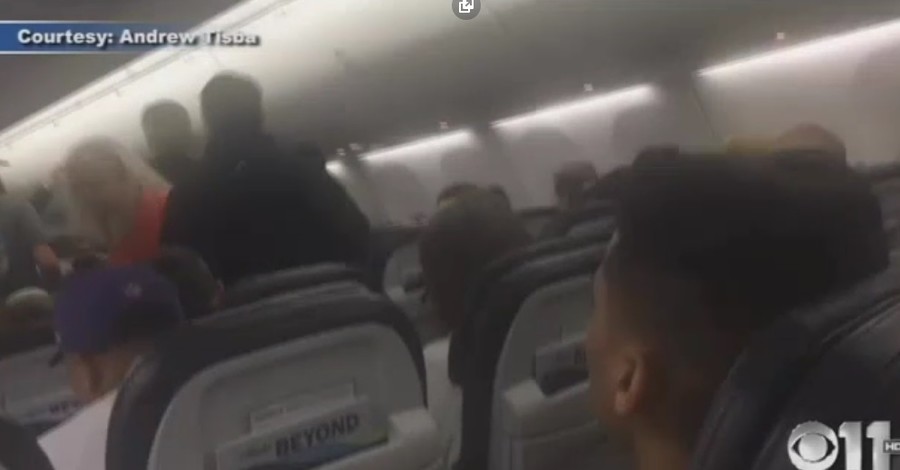 На Аляске голый пассажир сорвал авиарейс 