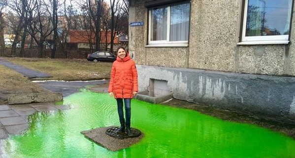 В Каменском в кранах и батареях появилась зеленая светящаяся вода