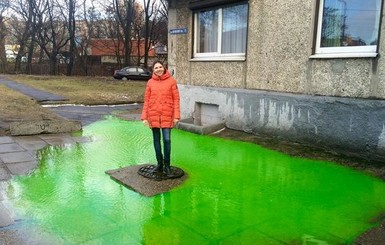 В Каменском в кранах и батареях появилась зеленая светящаяся вода