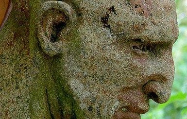 В Великобритании неизвестные похитили статую Марса вместе с постаментом