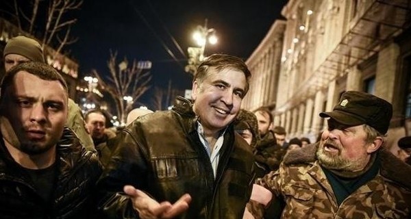 Пока Саакашвили везут в аэропорт, его соратники объявили 