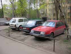 Тротуары Киева заставят машинами 