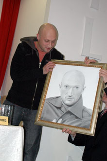 Гошу Куценко разбудили его портретом 