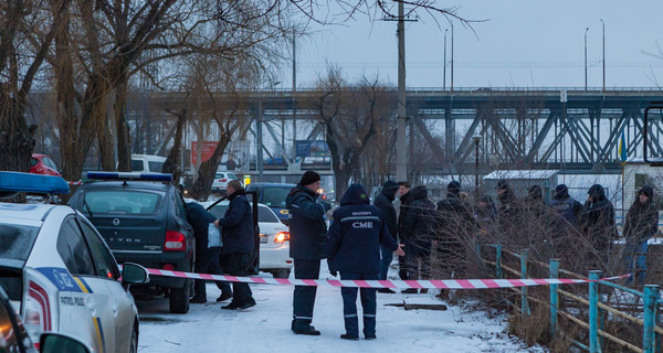 В Днепре возле порта нашли тело мужчины с пистолетом в руке