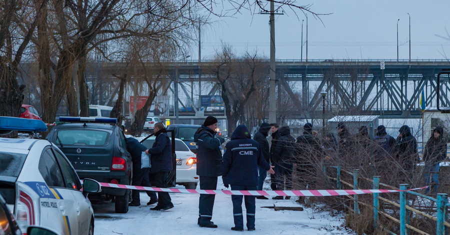 В Днепре возле порта нашли тело мужчины с пистолетом в руке
