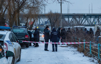 В Днепре возле порта нашли тело мужчины с пистолетом в руке