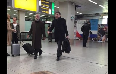 Улыбчивого Саакашвили сфотографировали в аэропорту Амстердама 