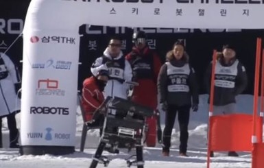 В Южной Корее устроили лыжные соревнования среди роботов 