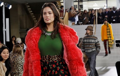 Модель plus-size Эшли Грэм стала звездой Нью-Йоркской недели моды 