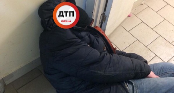 В Киеве мужчина с ножом бросался на людей