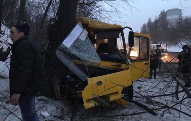 В Киеве столкнулись две маршрутки, пострадали 15 человек