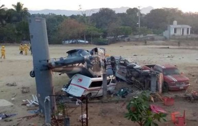 Количество жертв крушения вертолета в Мексике возросло до 13