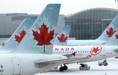 В небе над Канадой загорелся пассажирский самолет