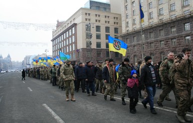 В центре Киева собрался марш памяти защитников Дебальцево