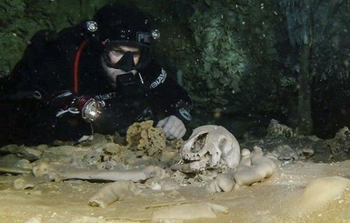 В самой большой в мире подводной пещере нашли останки индейцев майя, которым около 9 тысяч лет
