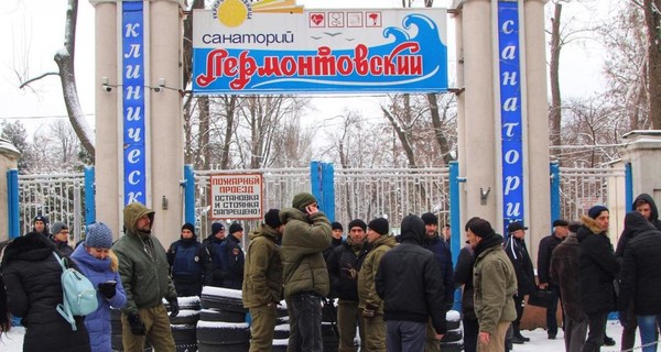 В Одессе люди в балаклавах захватили санаторий 