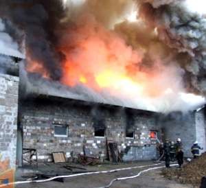 В Донецке сгорел мебельный склад 