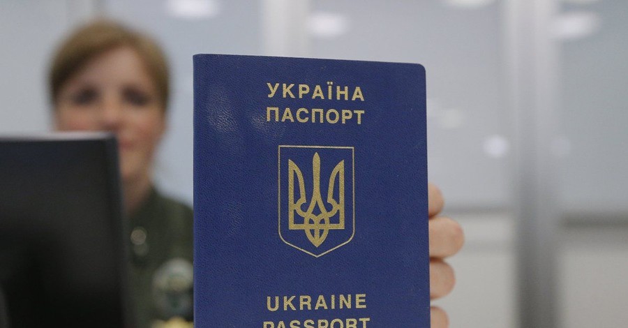 За три года от украинского паспорта отказались 24 тысячи человек