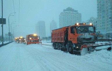 Кличко: Киев борется с непогодой, свыше 670 единиц техники работают на улицах