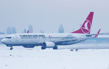 Снегопады в Украине парализовали работу аэропортов в шести городах