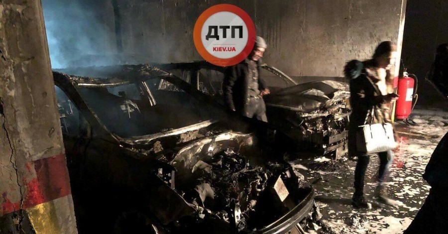 Пять машин сгорели на подземной парковке в Киеве