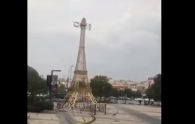 Видео: в Китае ветер унес копию Эйфелевой башни