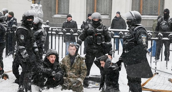 Глава полиции Киева объяснил, чем отличается разгон под Радой от разгона Майдана