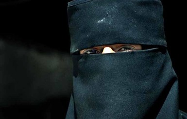 В Иране женщину приговорили к двум годам тюрьмы за публично снятый хиджаб
