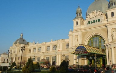 Во Львове эвакуировали железнодорожный вокзал после сообщения о бомбе 