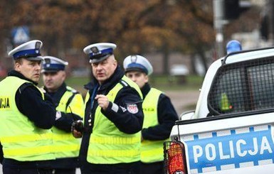 Трех украинцев арестовали в Польше за незаконное изготовление сигарет