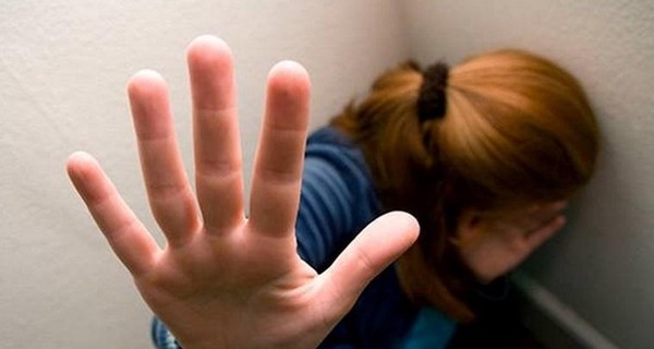 На Закарпатье пять человек изнасиловали 15-летнюю девочку