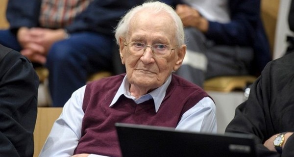 В Германии умер бывший бухгалтер Освенцима