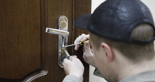 В Киеве поймали парня, который ограбил квартиру дипломата