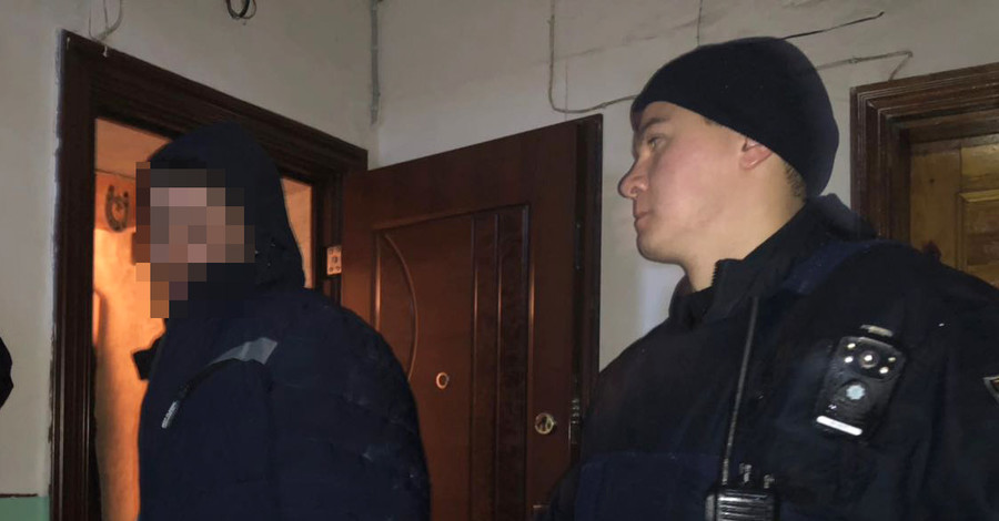 В Одессе пьяный устроил стрельбу по прохожим из окна квартиры