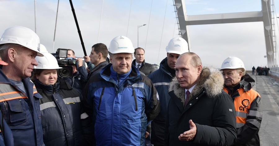 Порошенко прокомментировал визит Путина в Крым