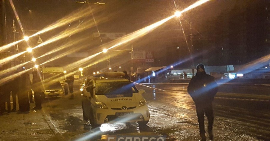 СМИ: ночью в Киеве мужчина бросил в полицейских взрывчатку