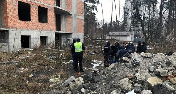 В Киеве 13-летняя девочка спрыгнула с многоэтажки