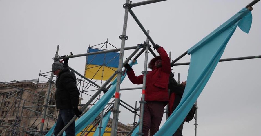 Сторонники Саакашвили разобрали конструкции на Майдане