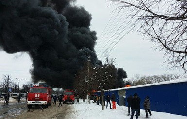 В Черновцах горели ковры, черный дым видели во всем городе